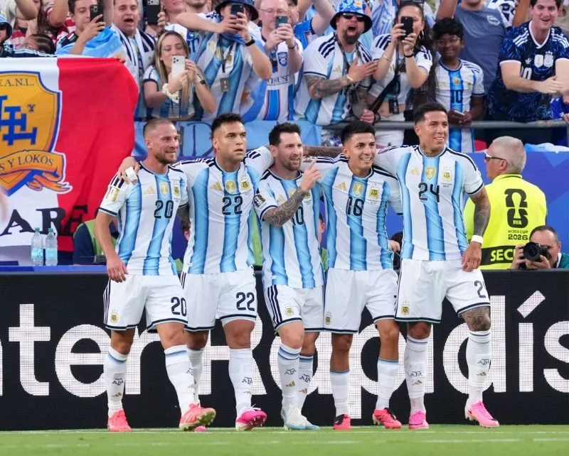 Lionel Messi giúp Argentina giành 3 điểm